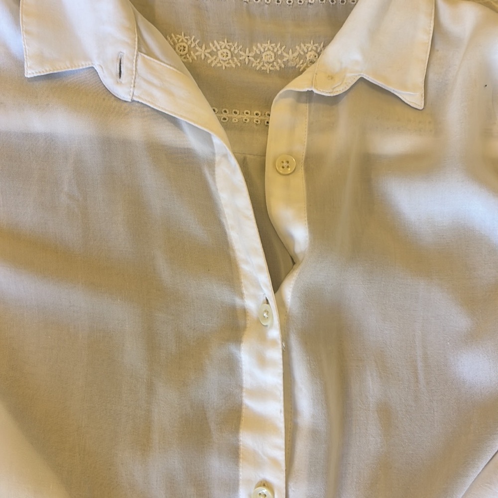 Bcbgeneration White Short Sleeved Buttoned Blouse - image 5